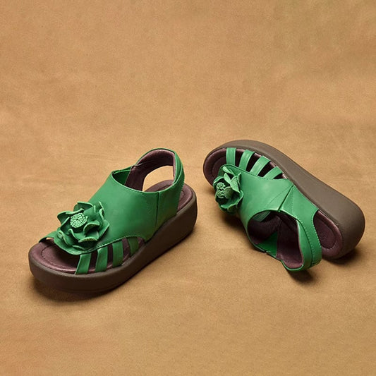 Elegantní a detailní podpůrné letní sandály
