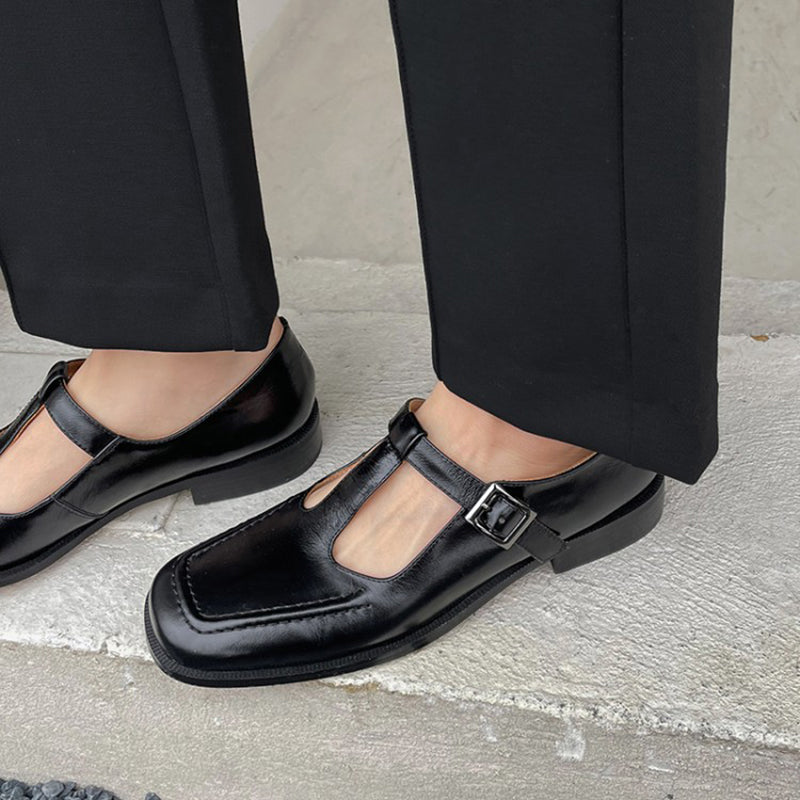 Elegantní a detailní podpůrné letní sandály