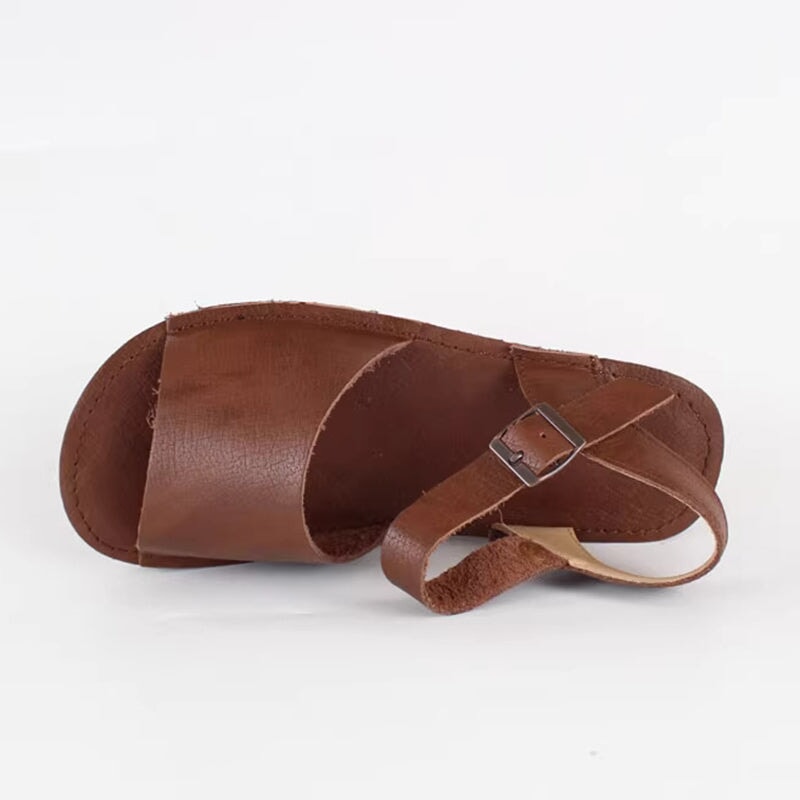 Elegantní a detailní podpůrné letní sandály