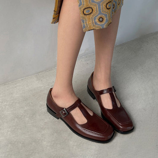 Elegantní a detailní podpůrné letní sandály