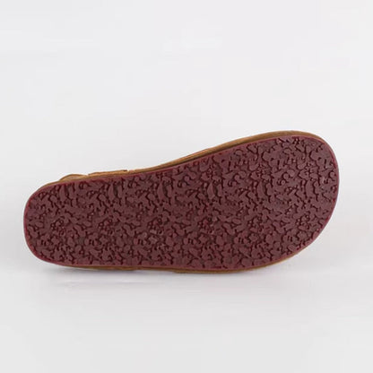 Elegantní a detailní podpůrné letní sandály