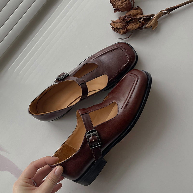 Elegantní a detailní podpůrné letní sandály