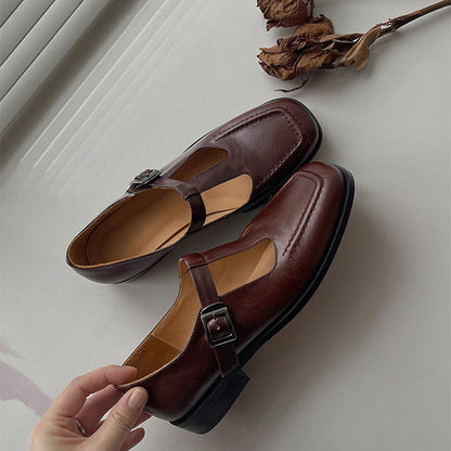Elegantní a detailní podpůrné letní sandály