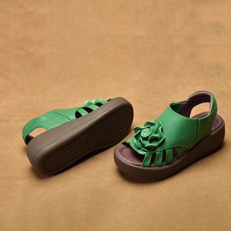 Elegantní a detailní podpůrné letní sandály
