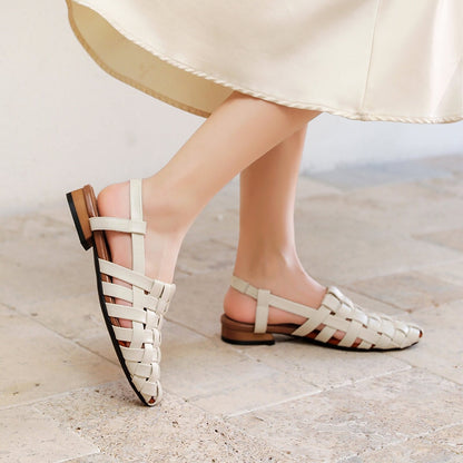 Elegantní a detailní podpůrné letní sandály