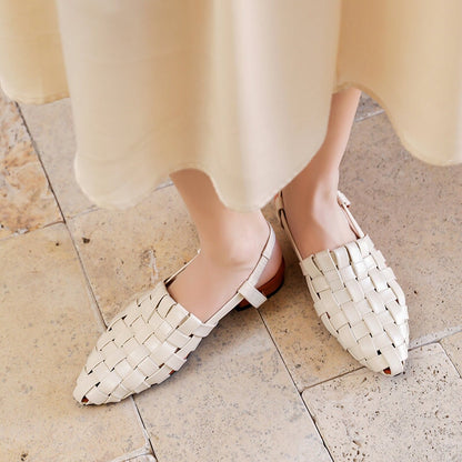 Elegantní a detailní podpůrné letní sandály