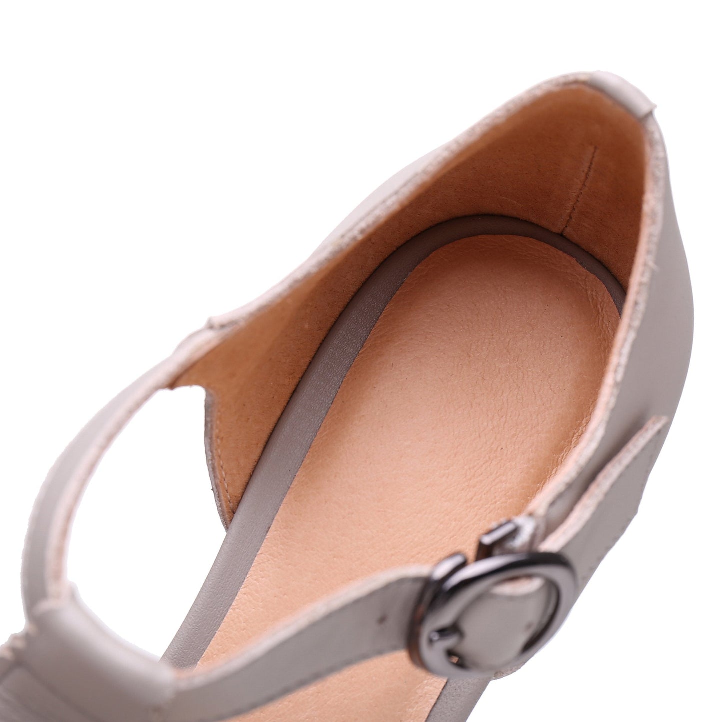 Elegantní a detailní podpůrné letní sandály