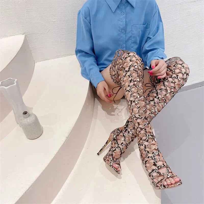 Elegantní a detailní podpůrné letní boty