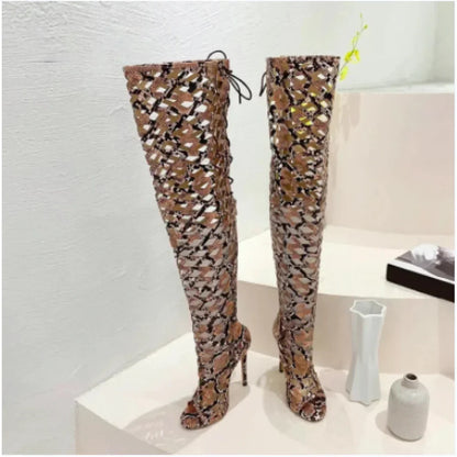 Elegantní a detailní podpůrné letní boty