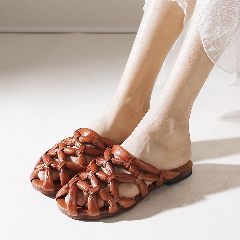 Elegantní a detailní podpůrné letní sandály