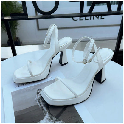 Elegantní a detailní podpůrné letní sandály