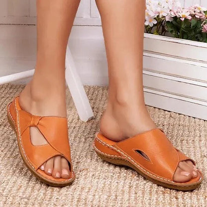 Elegantní a detailně propracovaná podpůrná letní obuv