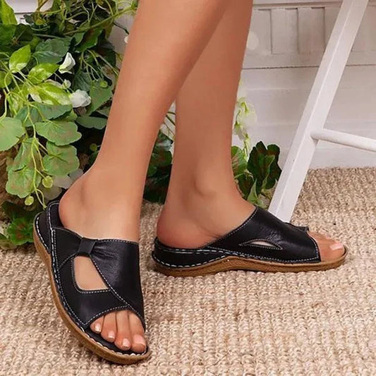 Elegantní a detailně propracovaná podpůrná letní obuv