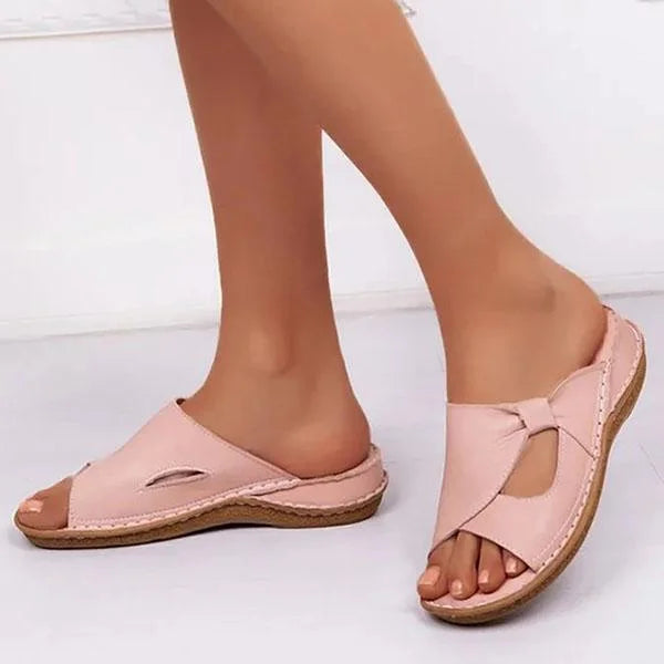 Elegantní a detailně propracovaná podpůrná letní obuv