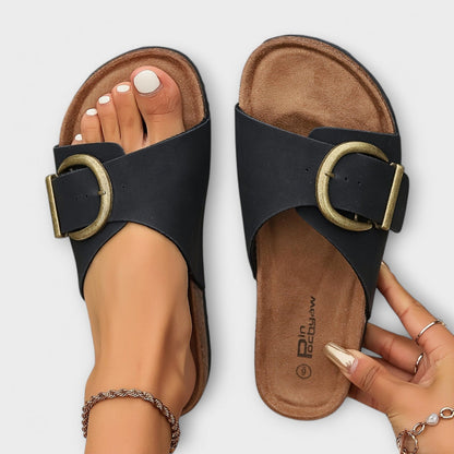 Elegantní a detailní podpůrné letní sandály