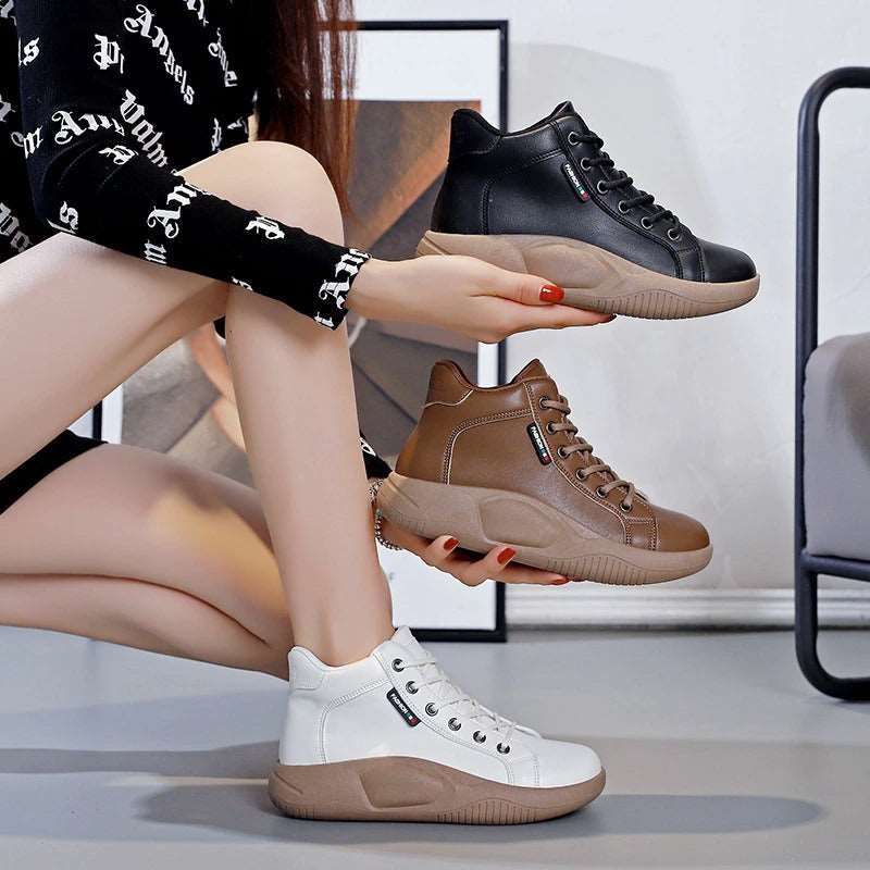 Elegantní a detailní podpůrné letní boty