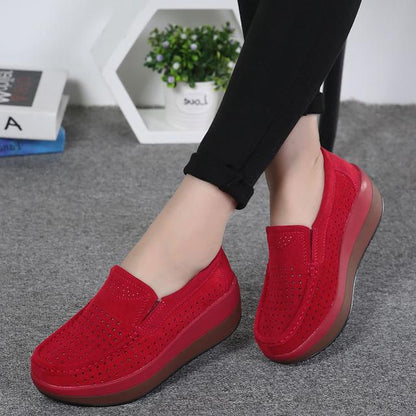 Elegantní a detailní podpůrné letní mokasíny