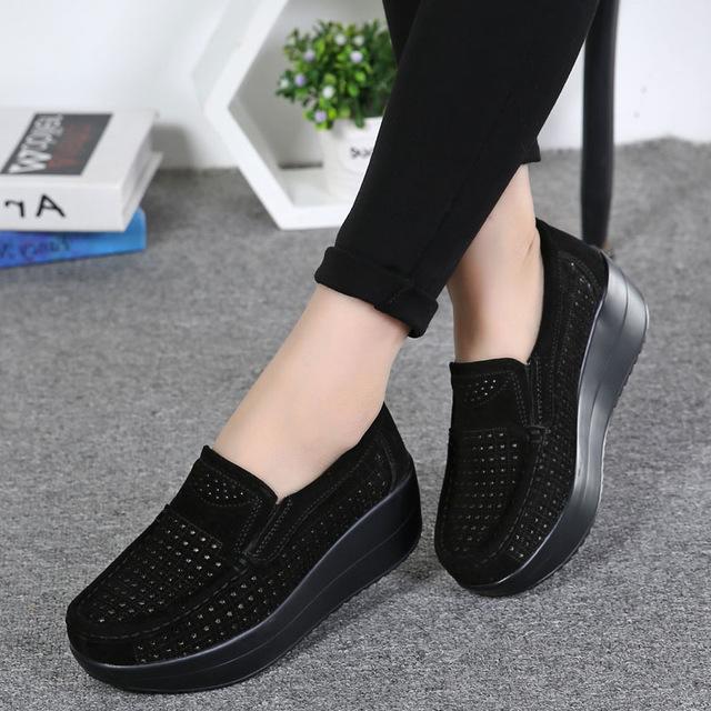 Elegantní a detailní podpůrné letní mokasíny