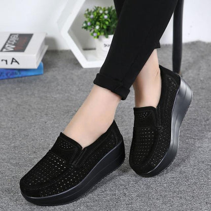 Elegantní a detailní podpůrné letní mokasíny