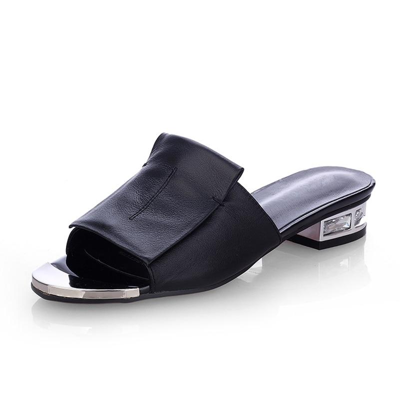 Podpůrné stylové ortopedické letní sandály