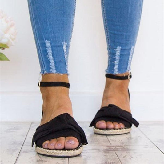 Elegantní a detailní podpůrné letní sandály